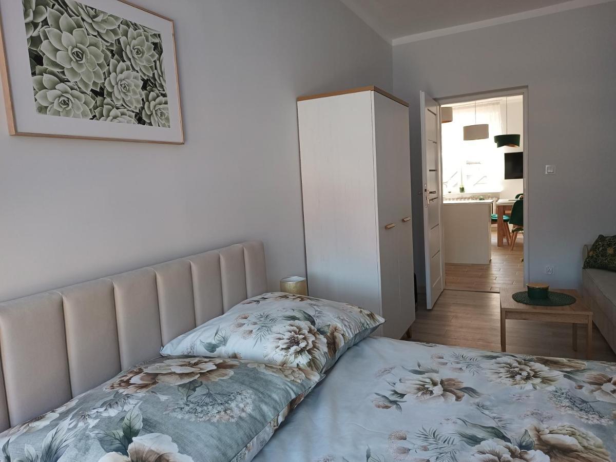 Szmaragdowy Apartament Przy Ulicy Opolskiej Tarnowskie Góry Esterno foto